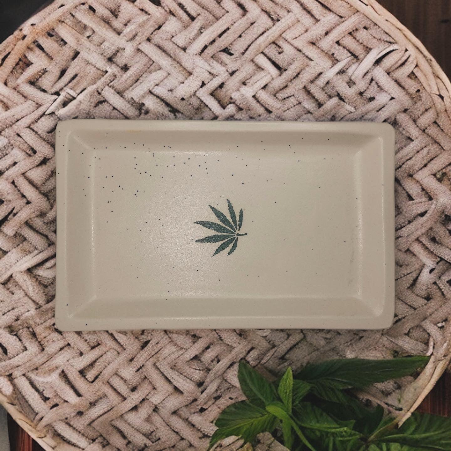 The Leaf Plate - Clayful Homes